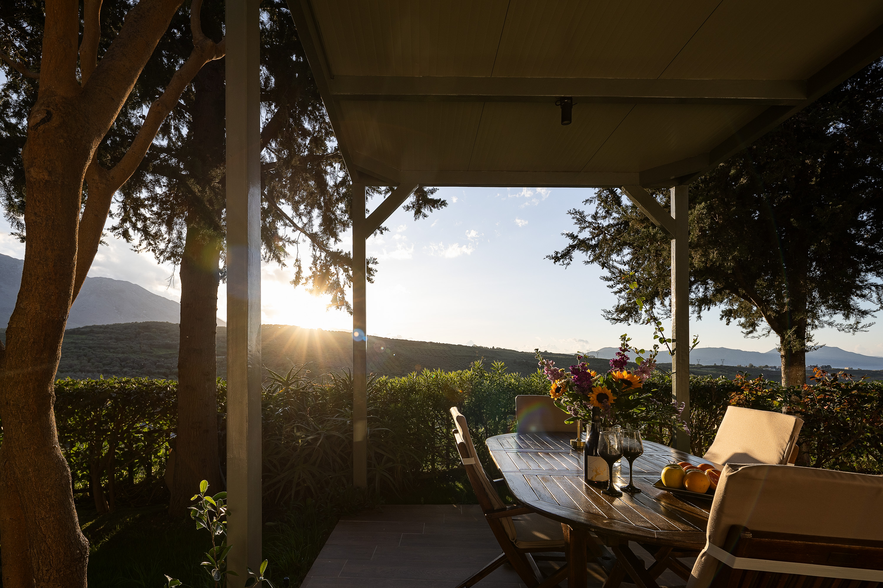 Bespoke outdoor settings & tableware.