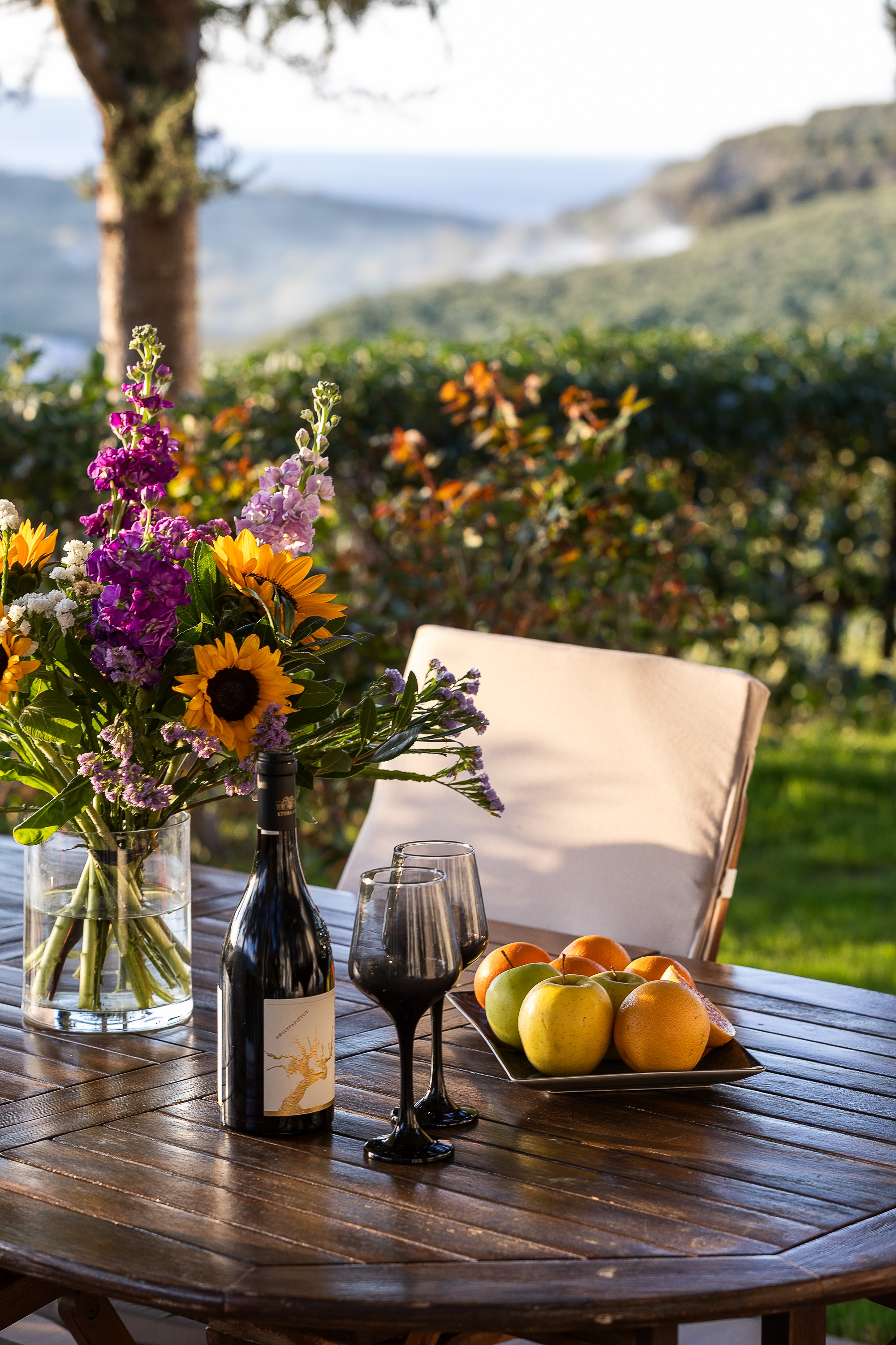 Bespoke outdoor settings & tableware.