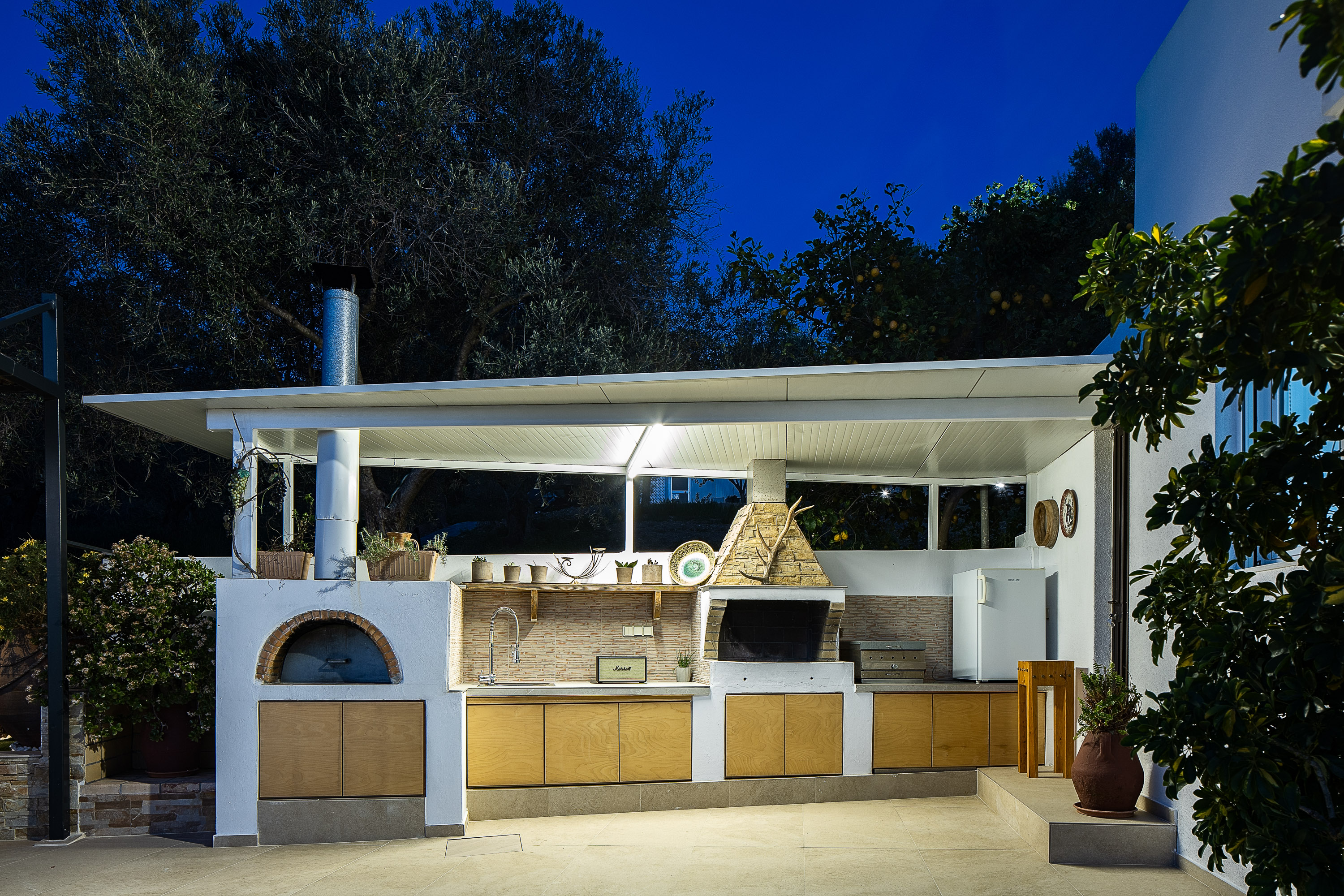 Complimented with ideal BBQ settings.